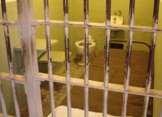 Prison vs Housewife Jokes Times